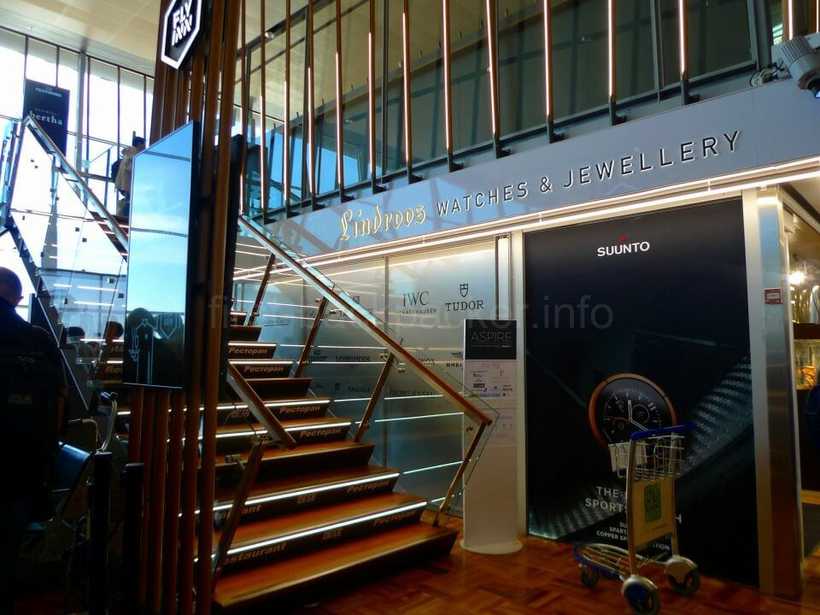 ヘルシンキ ヴァンター国際空港Aspire Loungeへのゲート付近の階段