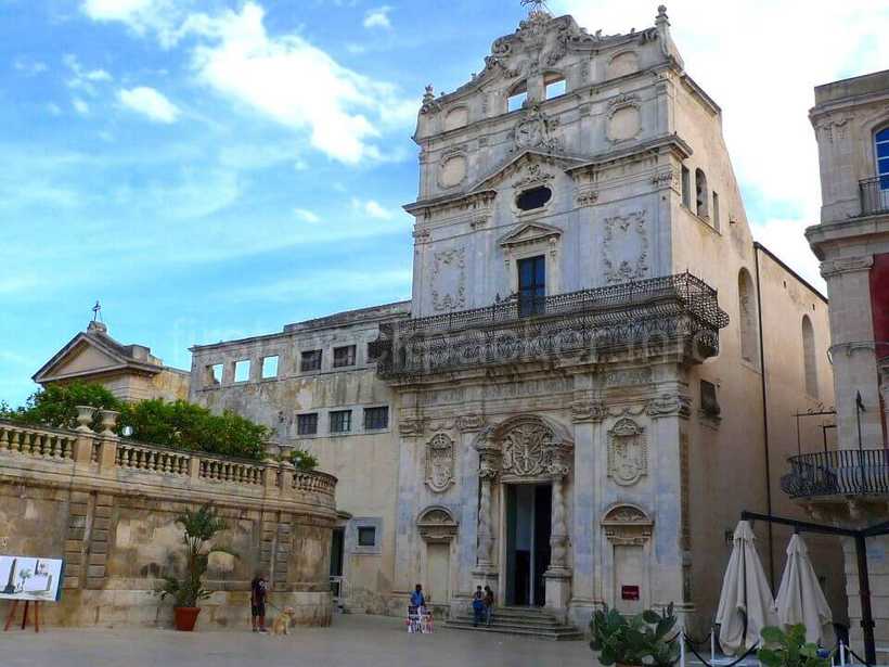 シラクーサの旧市街（オルティージャ島）のカラヴァッジョのある教会