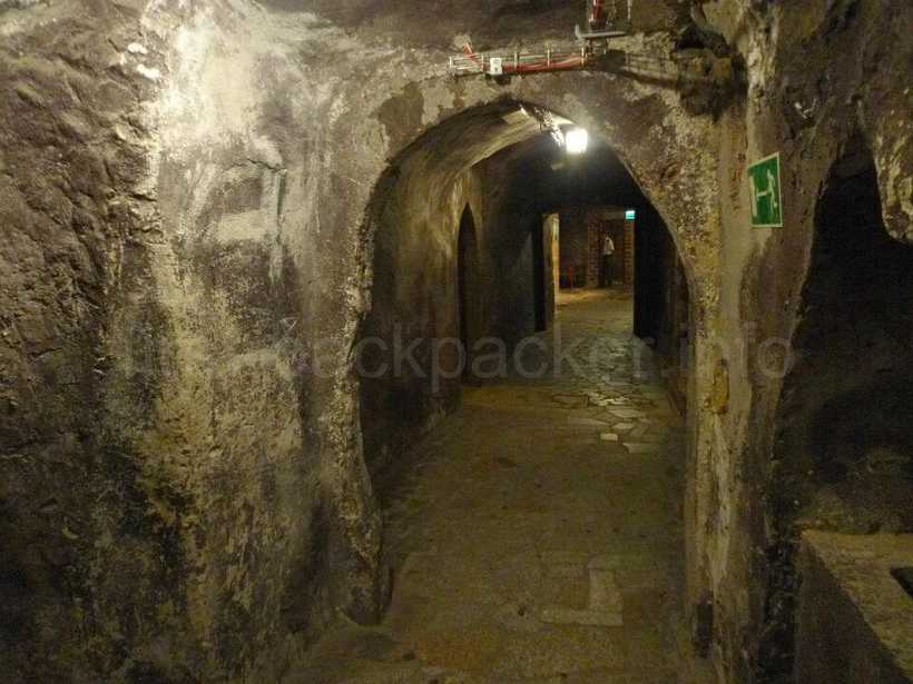 クションシュ城の地下トンネル