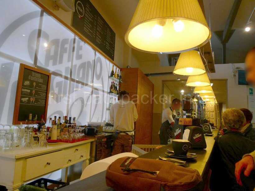 ミラノのEATALYのカフェバー