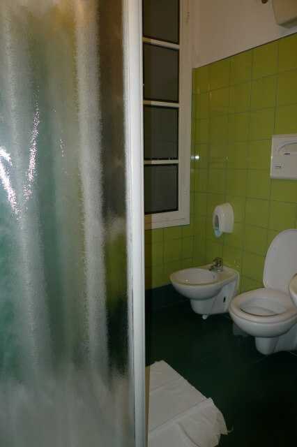 Academy Hostel フィレンツェのシャワールーム