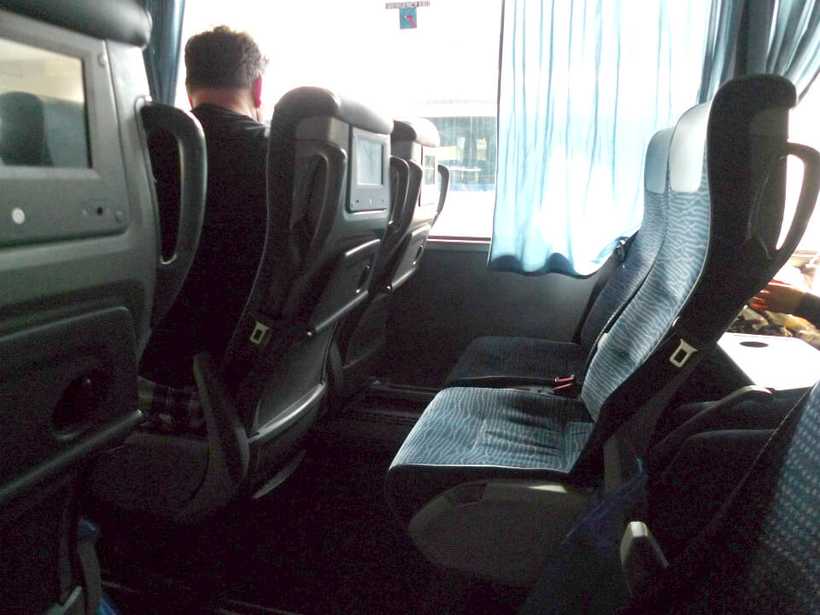 Golden Toursのバス車内