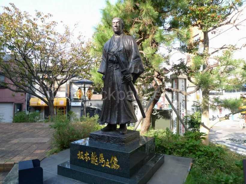 長崎・丸山公園の坂本龍馬の像