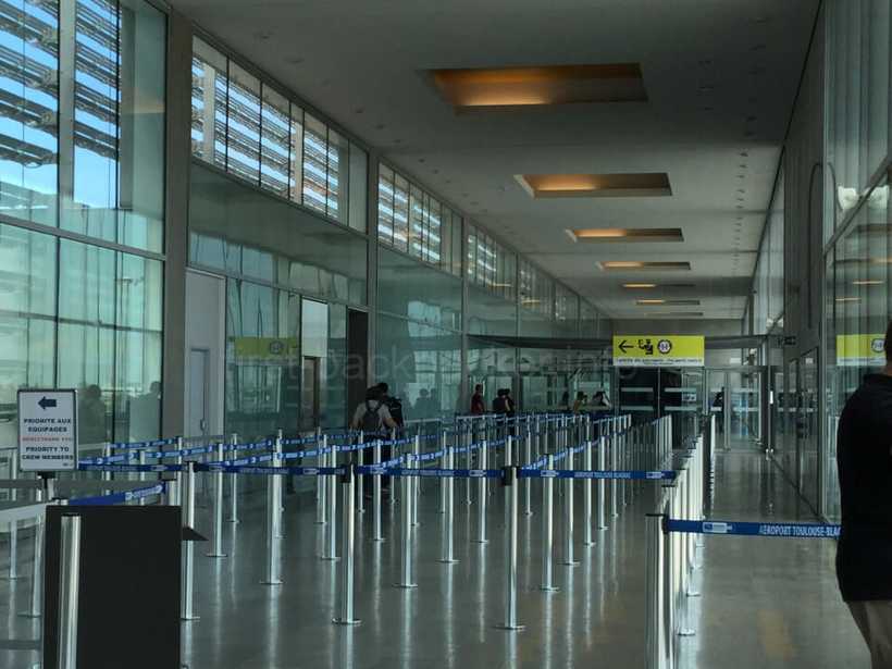 トゥールーズ ブラニャック空港のパスポートコントロール