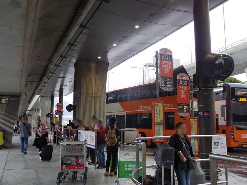 香港国際空港のバスターミナルのバス停