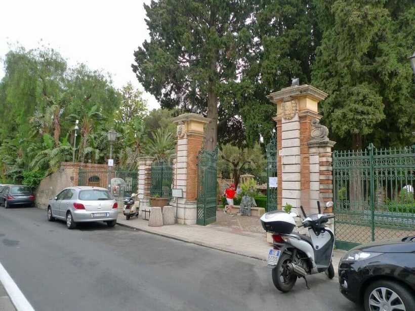 イタリア・タオルミーナのパブリック・ガーデンの入り口