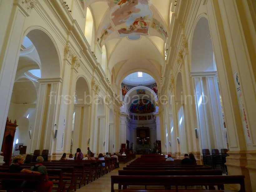 イタリア・ノートの聖ニコロ聖堂の中
