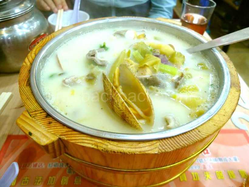 香港の新忠記打冷小菜館の蛤スープ
