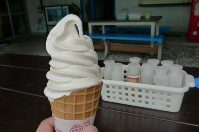 宮古島の雪塩ファクトリーのソフトクリーム