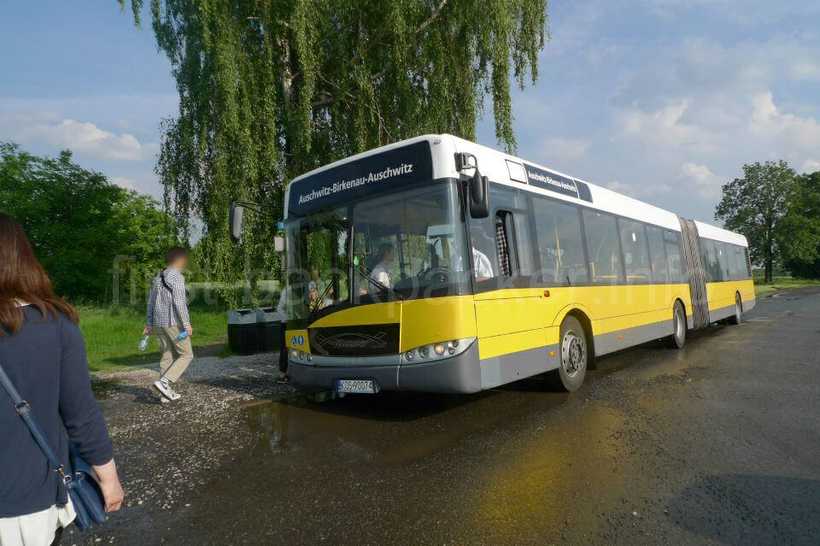 ビルケナウからアウシュヴィッツへの接続バス