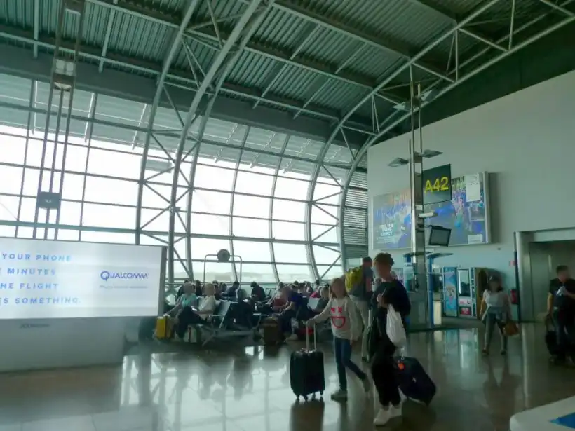 ブリュッセル国際空港のA42ゲート前