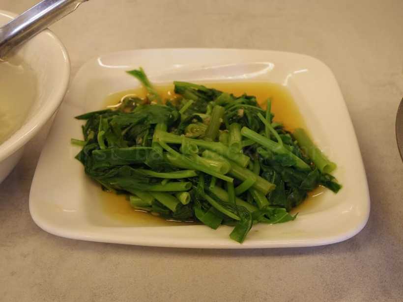台南 矮仔成蝦仁飯の空心菜の炒め物