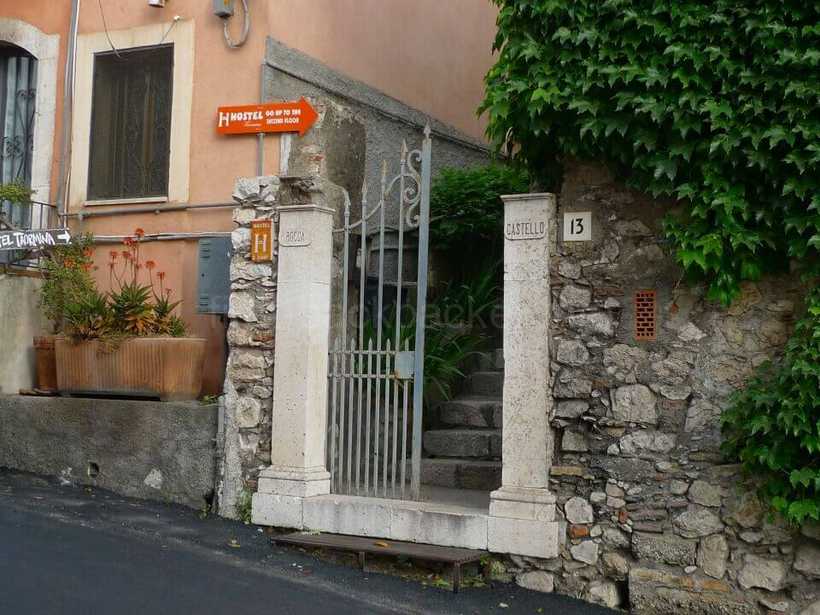 タオルミーナHostel Taorminaの入り口