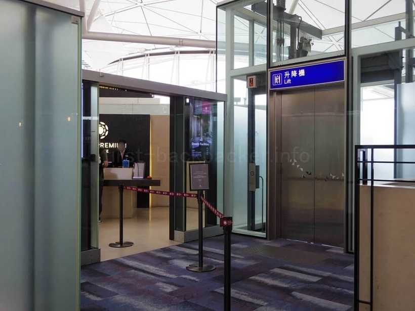 香港国際空港・ウエストホール・プラザ・プレミアム・ラウンジの入り口