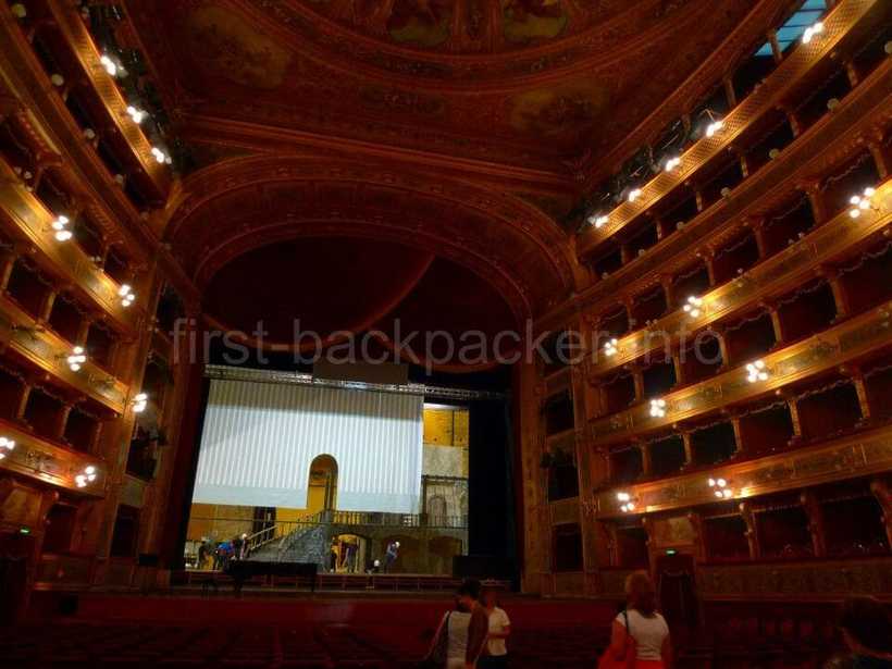 パレルモのマッシモ劇場の舞台